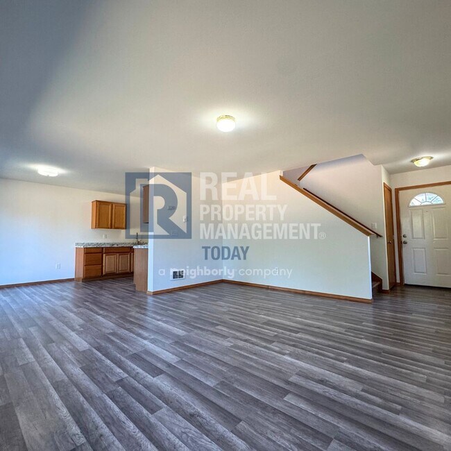 Building Photo - Akshanx LLC - 425/427 (Cascade Group - Sil...