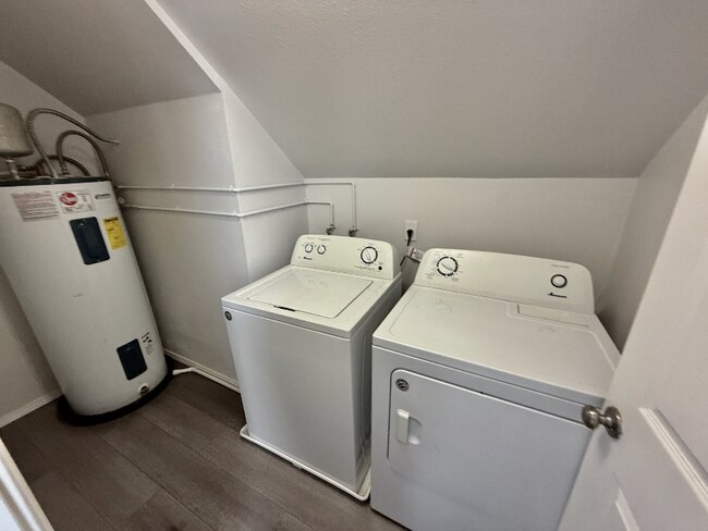 Building Photo - 506 1st Ave W