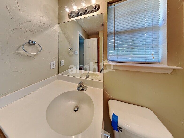 Building Photo - 3167 Lido Way