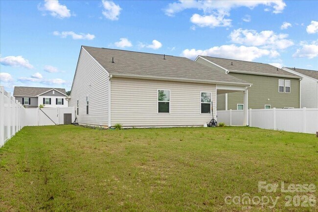 Building Photo - 144 Babbling Brk Dr