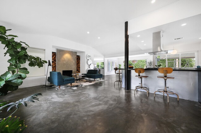 Building Photo - 71520 Gardess Rd