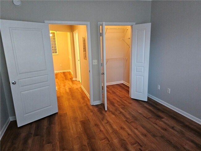 Building Photo - 10 Perimeter Summit Blvd