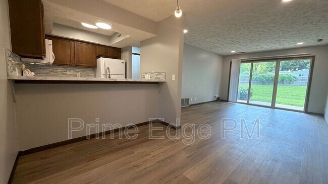 Building Photo - 6235 Holdrege-D5