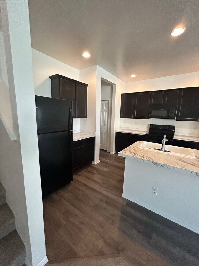 Building Photo - 3 Bedroom plus Loft For Rent! Victory Sout...
