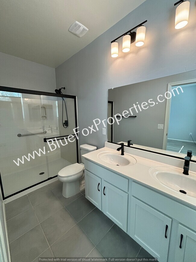 Building Photo - 735 Calle Calca