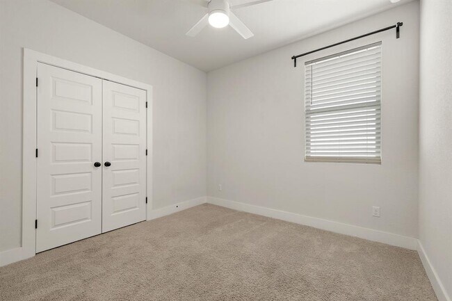 Building Photo - 113 Lyrebird Ln