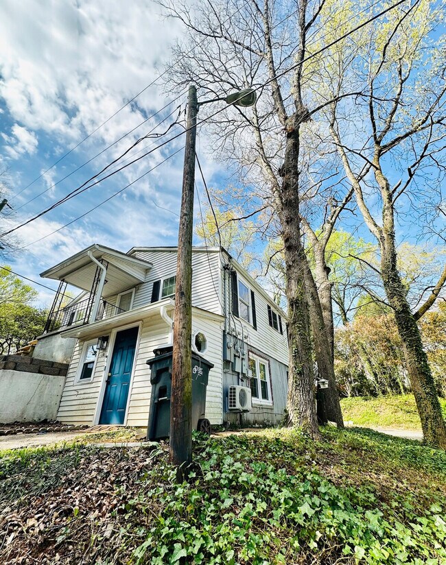 Building Photo - 231 Rogers Ave