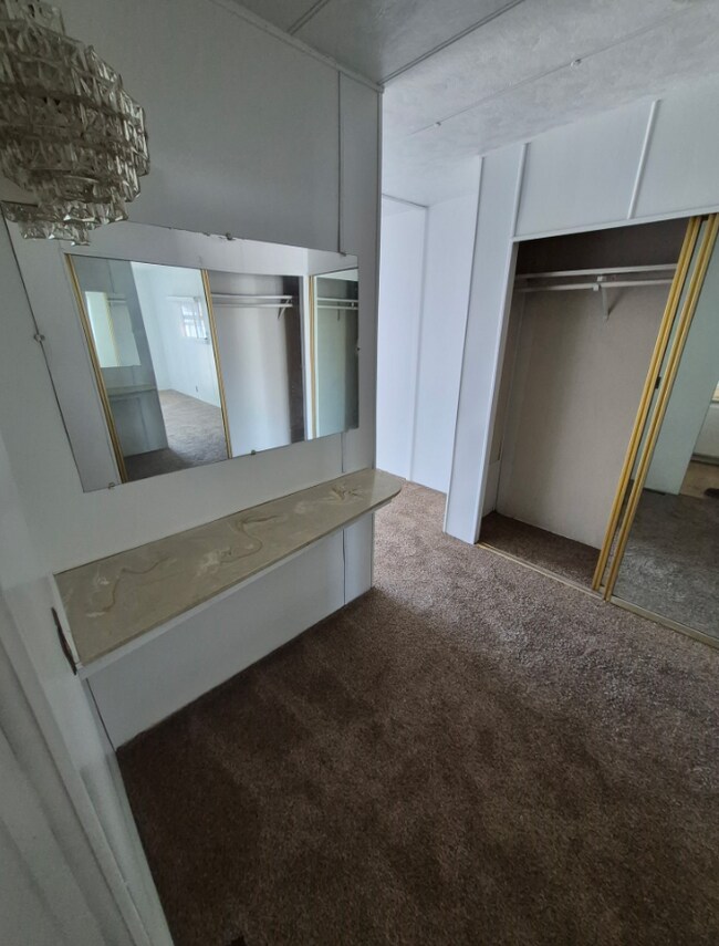 Building Photo - 3601 E Wyoming Ave