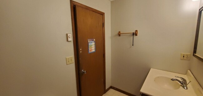 Building Photo - Spacious Mountain Home With Finished Basement & Great Location!