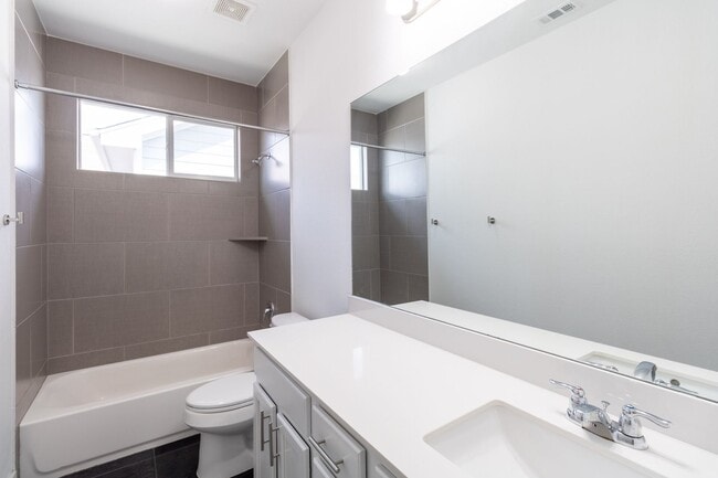 Building Photo - Amazing and peaceful 3/2.5 home in Austin!