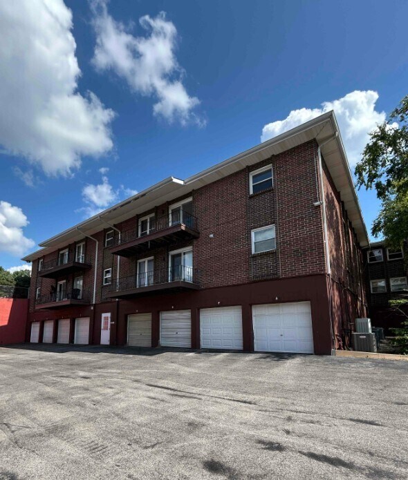 Building Photo - 10368 Forest Brook Ln