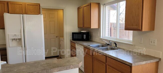 Building Photo - 11298 W Stallion Ln