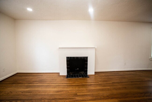 Building Photo - 5415 Palmer St