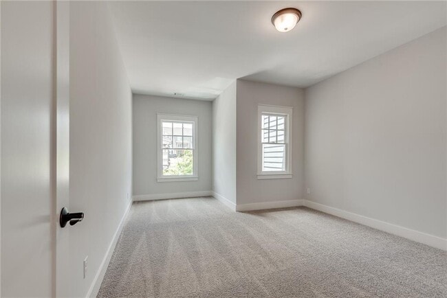 Building Photo - 435 Maplewood Dr