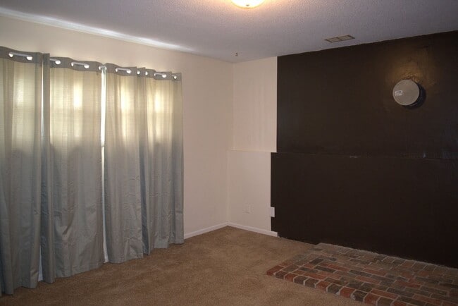 Building Photo - Great 3 Bed 2 Bath House!
