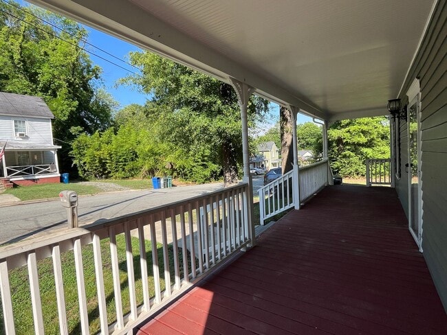 Building Photo - Charming 3BD, 2BA Durham Home with Large Yard Located Only 5 Minutes from Downtown Durham
