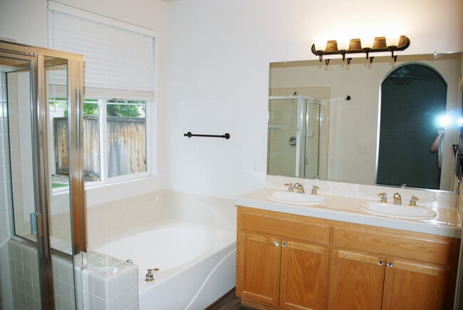 Building Photo - D'Andrea Single Story 3 BR Home on Corner Lot