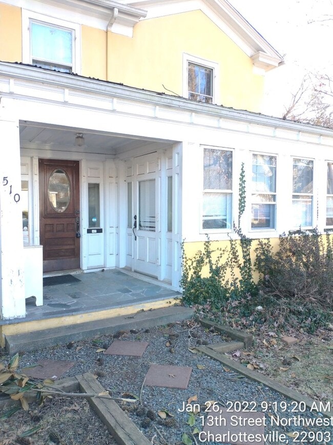 Building Photo - Heart of UVA 13th St  4 BR, 2.5  Bath house within walking distance of UVA