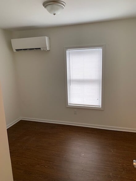 Building Photo - 136 Grand Ave