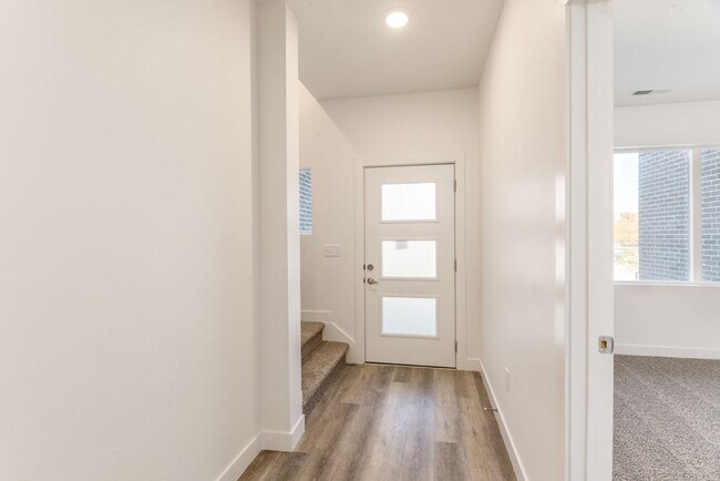 Building Photo - Gorgeous Brand New Townhome!