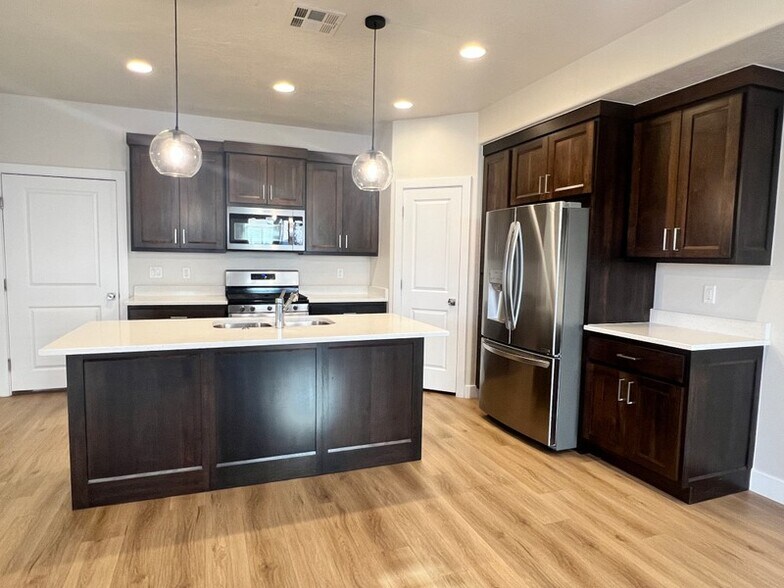 Building Photo - 843 American Beech Ln