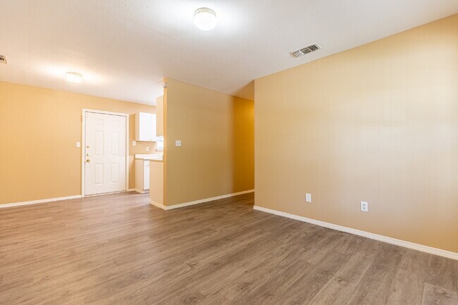 Building Photo - 303 Villareal St