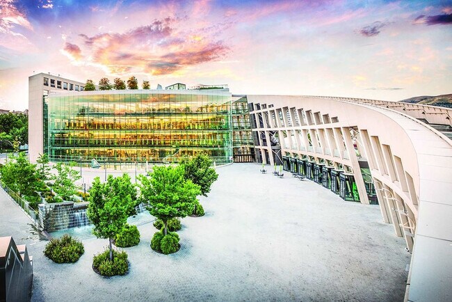 Building Photo - 385 S 400 E