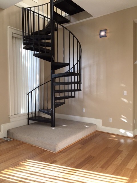 Building Photo - 440 Hopkins St