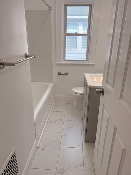 Building Photo - 30 Clark St