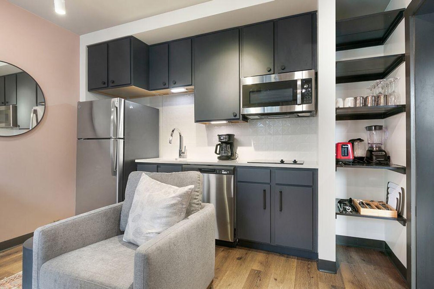 Building Photo - 611 Commerce St