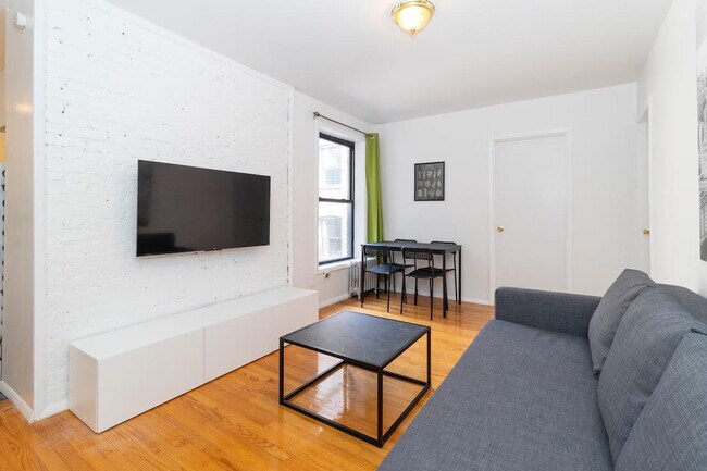 Building Photo - 334 E 96th St