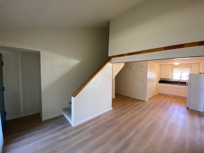 Building Photo - 2 Bedroom with an Additional Bonus Room Upstairs