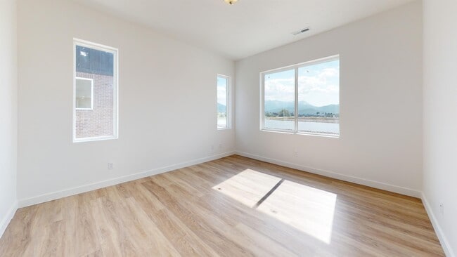 Building Photo - 1266 Sawmill Blvd