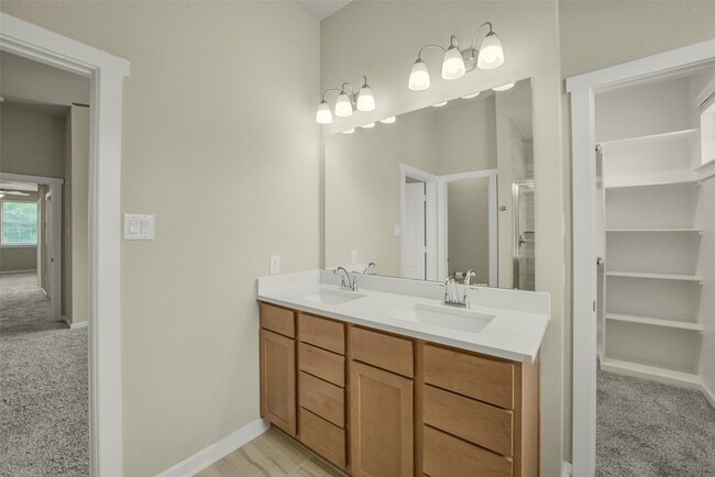 Building Photo - 323 N Spotted Fern Dr
