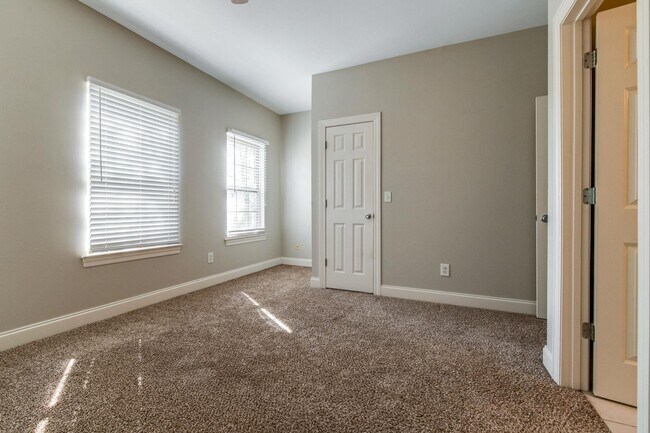 Building Photo - 404 Mercomatic Dr