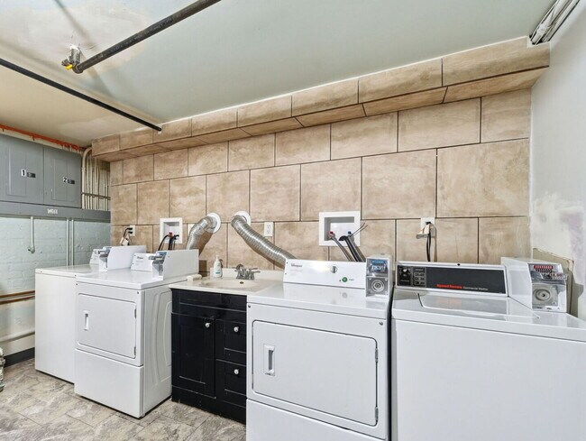 Building Photo - 5151 W Agatite Ave