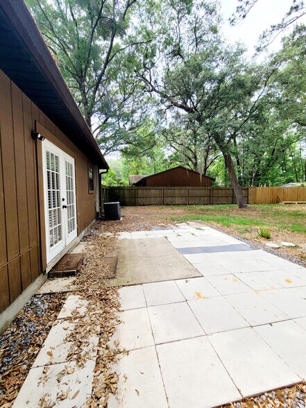 Building Photo - 1824 NW 42nd Ave