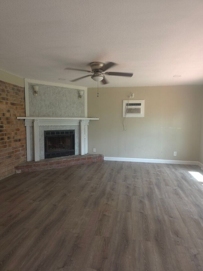 Building Photo - 3 Bed | 2.5 Bath Rental in North Lake Charles