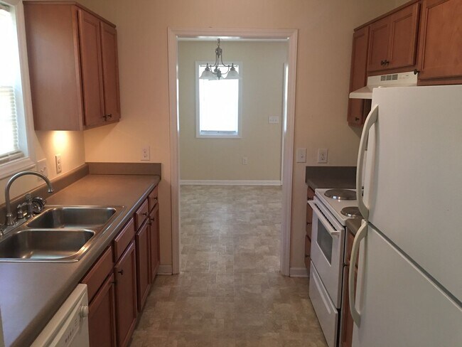 Building Photo - CHARMING 3 BEDROOM HOME IN NEW BERN!