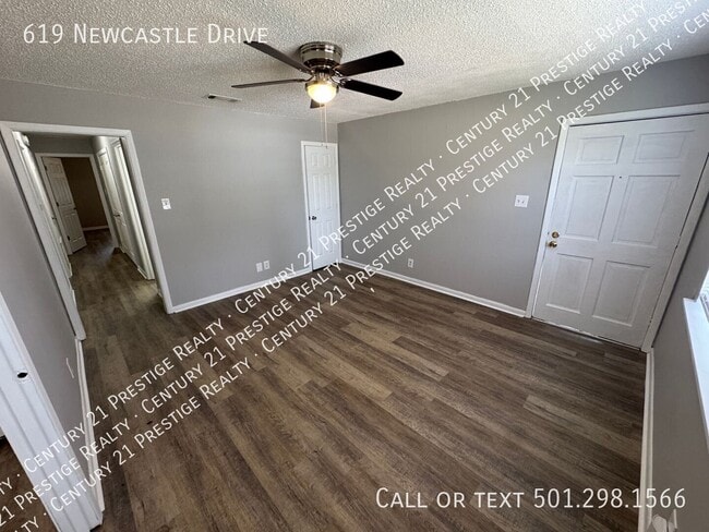 Building Photo - 619 Newcastle Dr