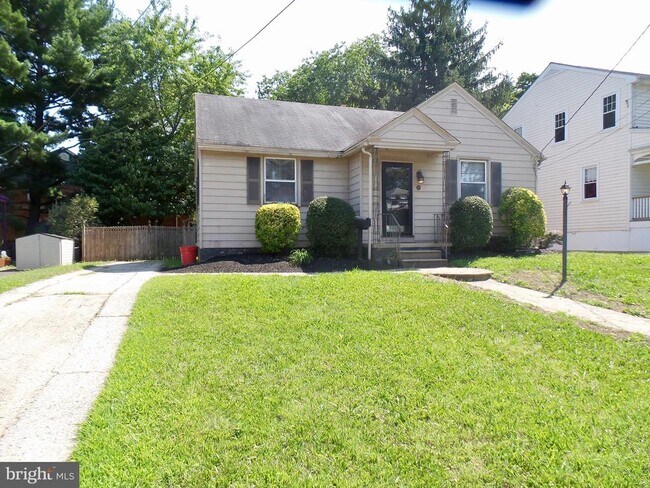 Building Photo - 220 Addison Ave