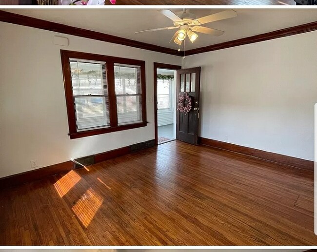 Building Photo - 627 N Sunset Ave
