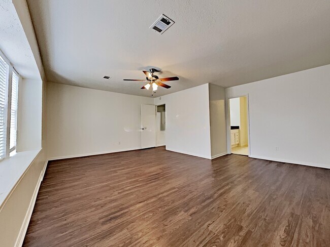 Building Photo - 2738 Springstone Dr