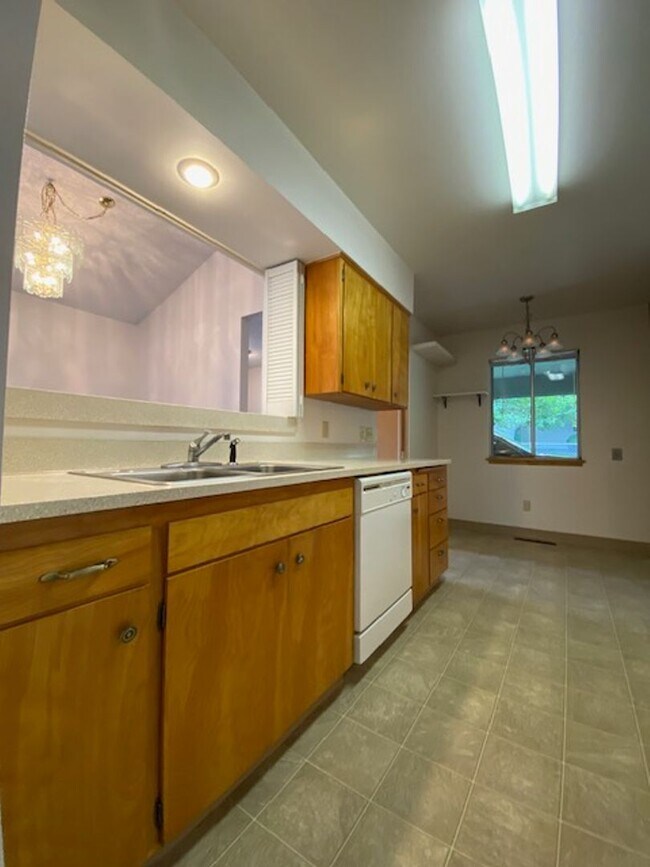Building Photo - 1151