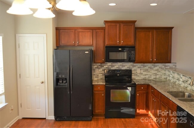 Building Photo - 9712 Walkers Glen Dr NW