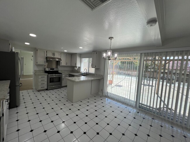 Building Photo - Great Large House ready for you to Make it a Home