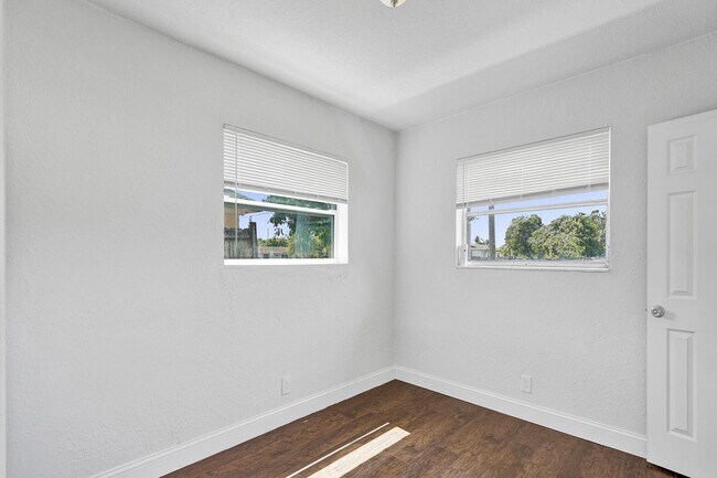 Building Photo - 651 SW 15th St