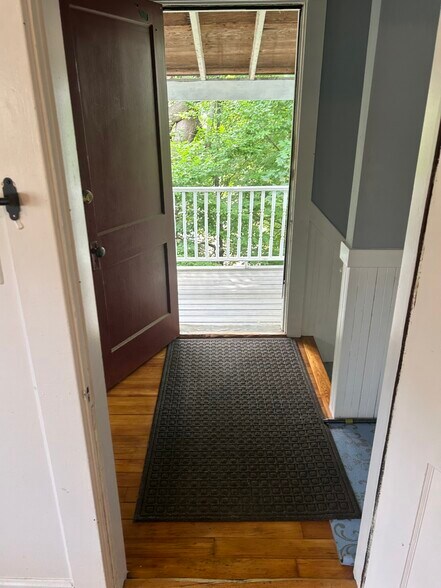 Building Photo - 48 Standish St