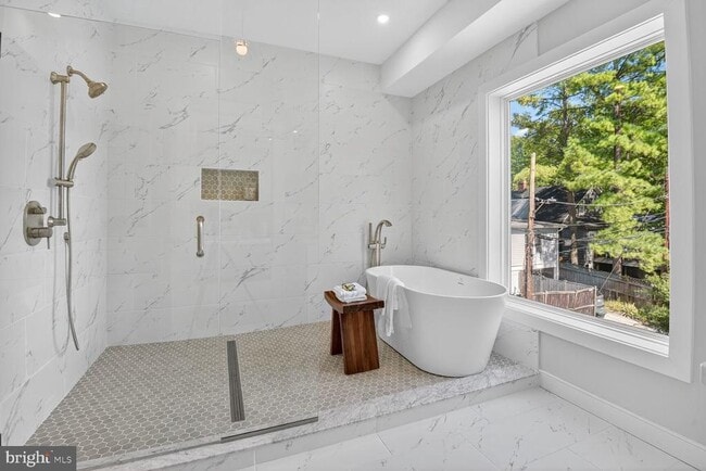 Building Photo - 5310 Cathedral Ave NW