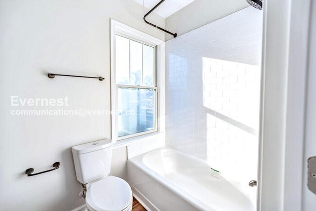 Building Photo - 115 Pine St